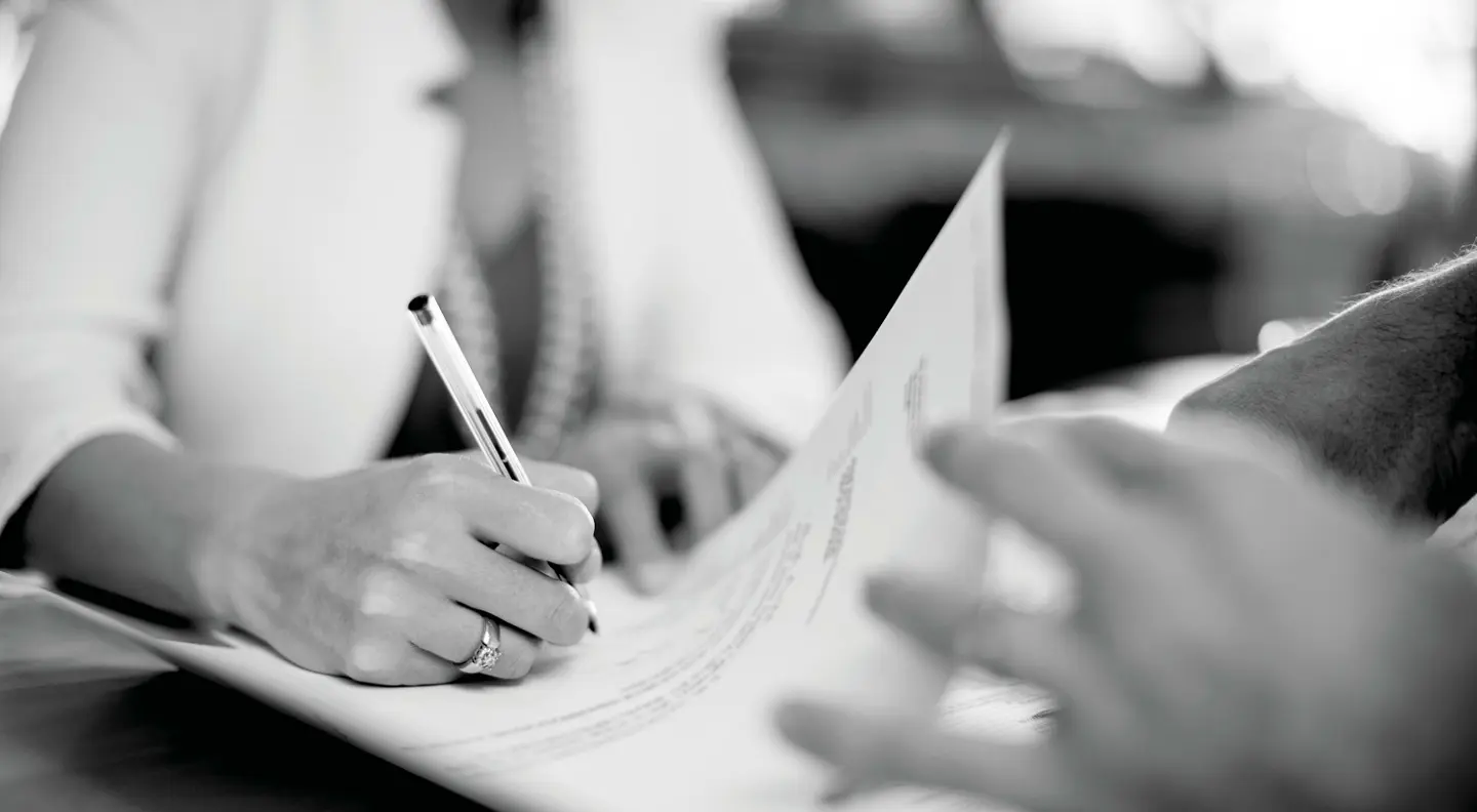 Person signing contract 